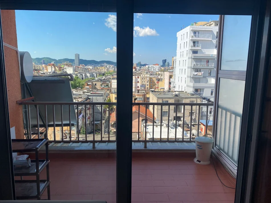 Tirane, jepet me qera apartament 1+1 Kati 6, 65 m² 500 € (XHAMLLIKU)