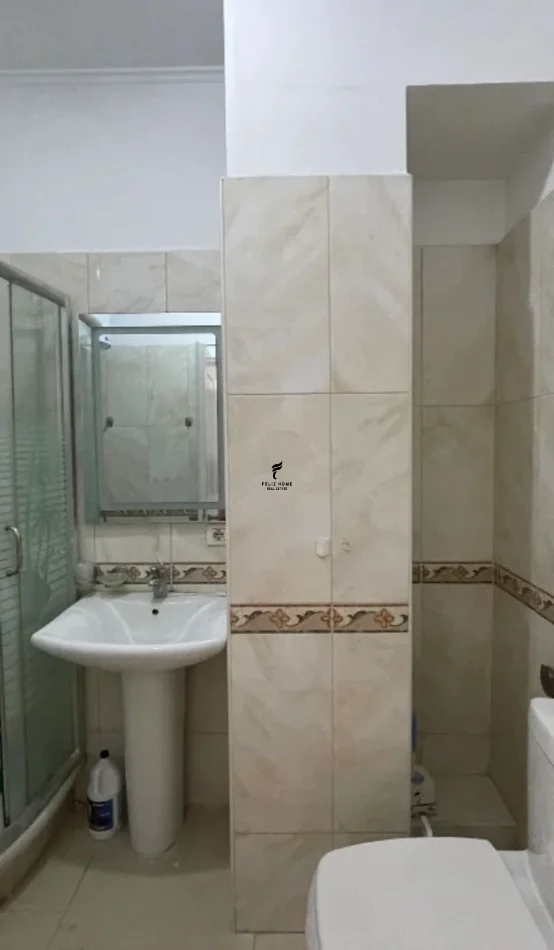 Tirane, jepet me qera apartament 1+1 Kati 4, 70 m² 800 € (MYSLYM SHYRI)