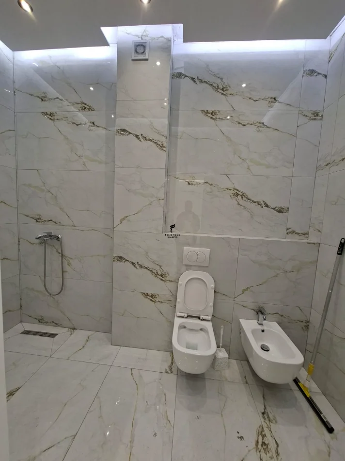 Tirane, jepet me qera zyre Kati 2, 72 m² 600 € (ASTIR)