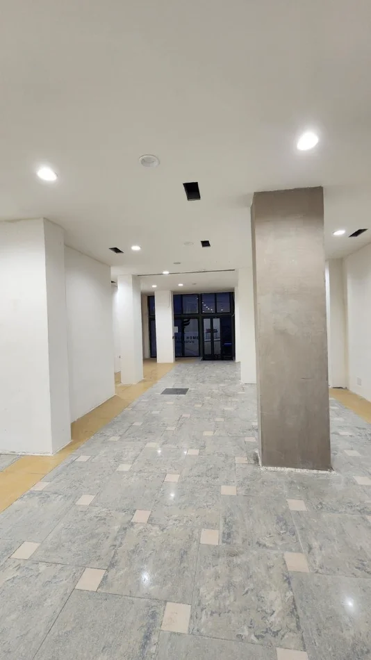 Tirane, jepet me qera dyqan Kati 0, 150 m² 1.500 € (RRUGA E KAVAJES)
