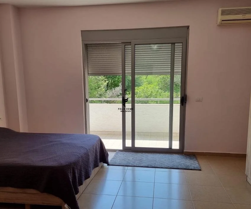 Tirane, shitet apartament 3+1 Kati 2, 211 m² 350.000 € (LIQENI ARTIFICIAL)