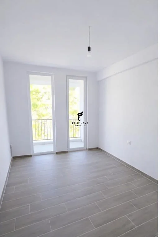 Tirane, jepet me qera zyre Kati 2, 94 m² 400 € (RRUGA 5 MAJI)