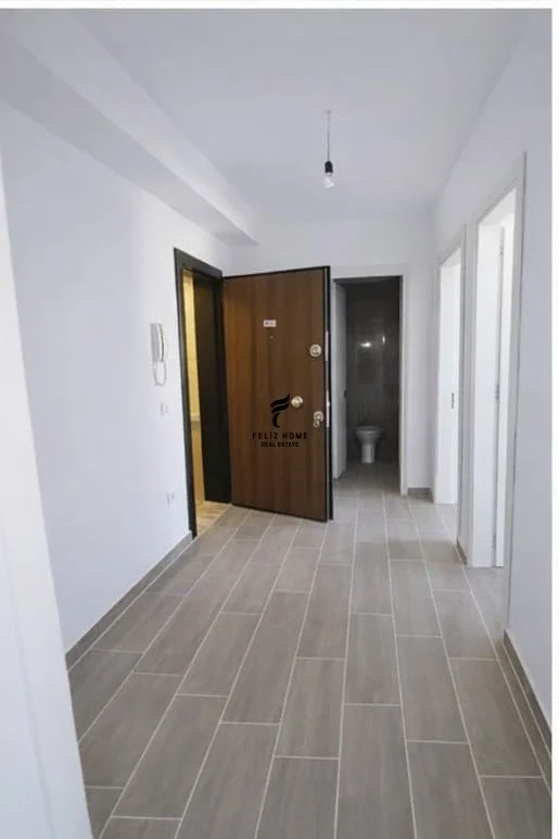 Tirane, jepet me qera zyre Kati 2, 94 m² 400 € (RRUGA 5 MAJI)