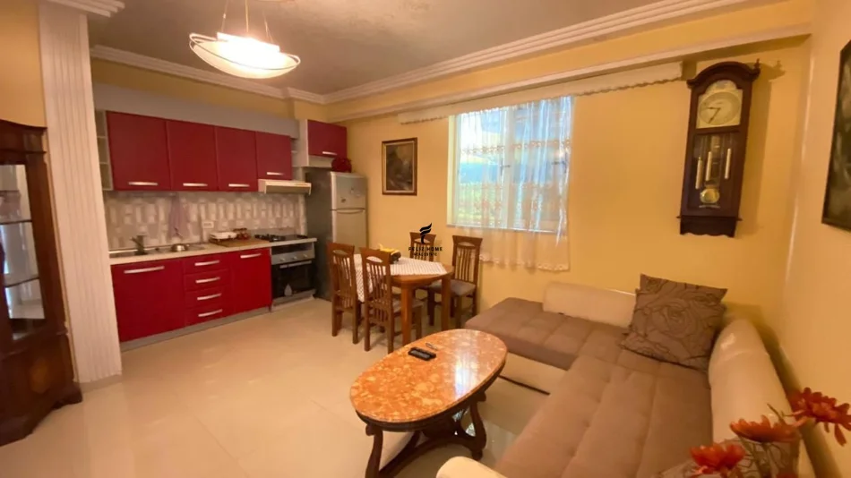 Tirane, jepet me qera apartament 1+1 Kati 7, 65 m² 500 € (QENDER)
