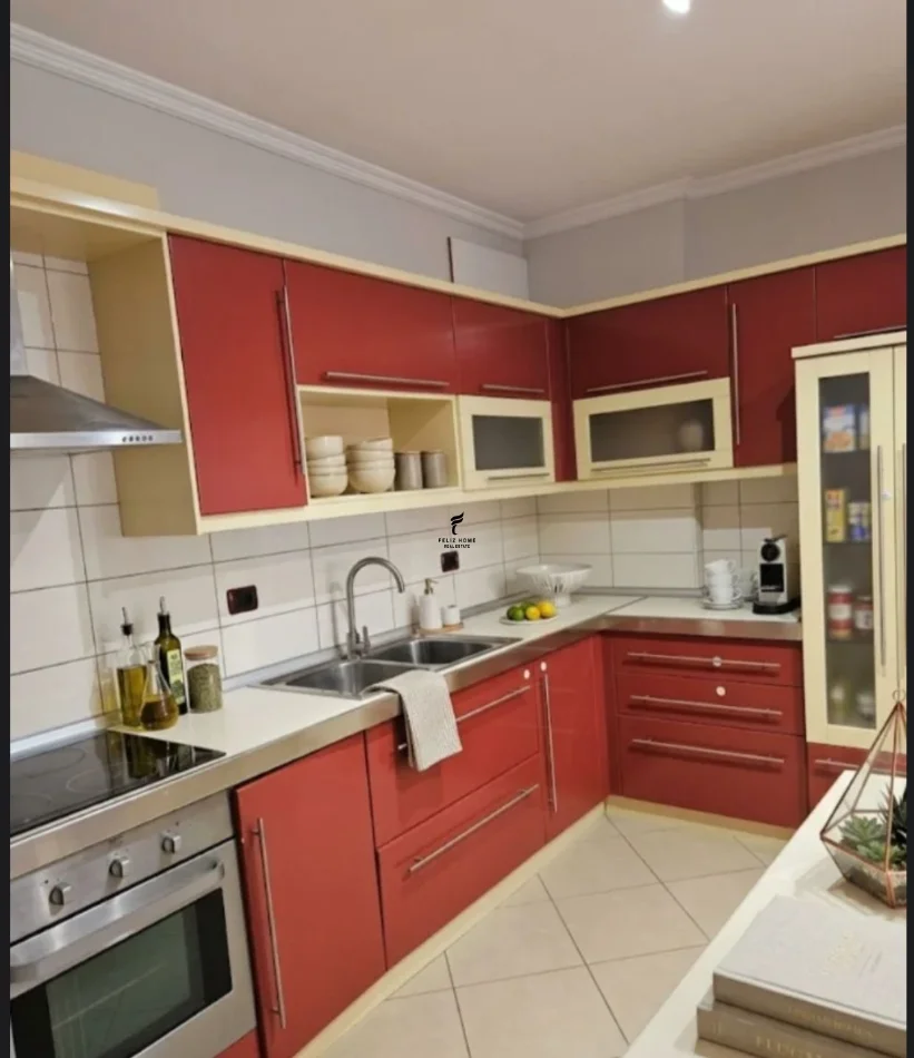Tirane, jepet me qera apartament 1+1 Kati 4, 70 m² 500 € (KODRA E DIELLIT)