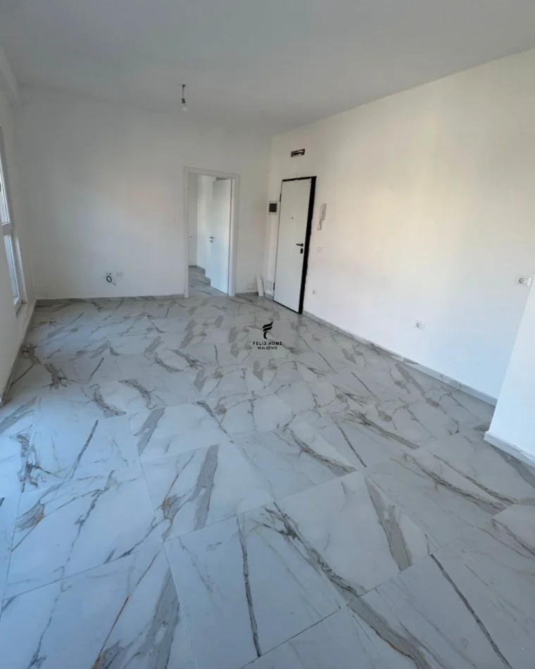 Tirane, jepet me qera zyre Kati 1, 65 m² 500 € (LAPRAKE)