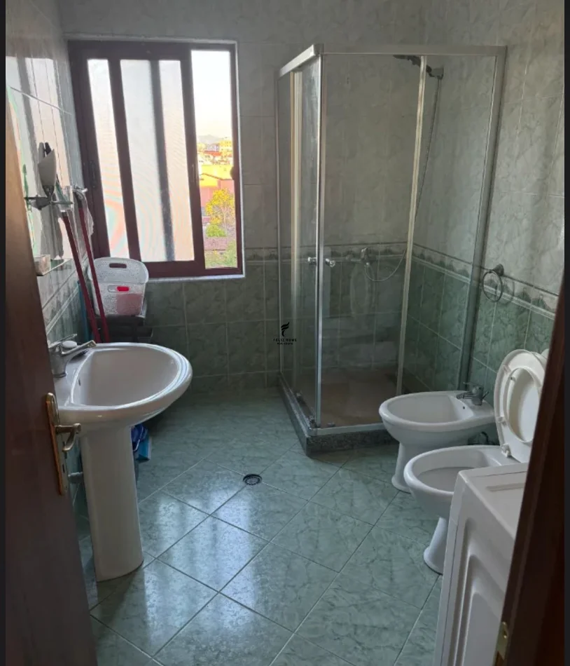 Tirane, jepet me qera apartament 1+1 Kati 3, 70 m² 550 € (MEDRESEJA)