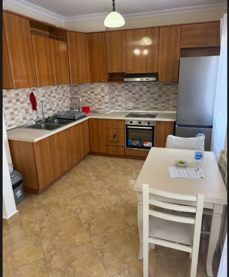 Tirane, jepet me qera apartament 1+1 Kati 3, 70 m² 550 € (MEDRESEJA)