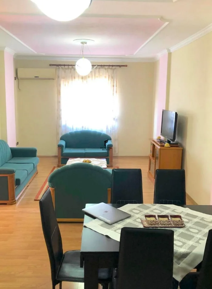 Tirane, jepet me qera apartament 2+1 Kati 3, 80 m² 400 € (stacioni i trenit)