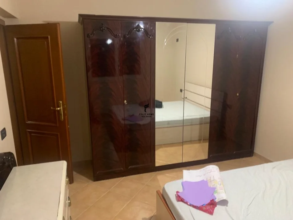 Tirane, jepet me qera apartament 1+1 Kati 5, 65 m² 400 € (ALI DEMI)