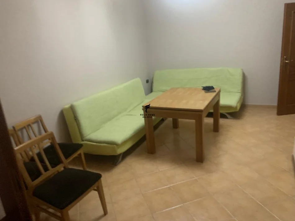 Tirane, jepet me qera apartament 1+1 Kati 5, 65 m² 400 € (ALI DEMI)