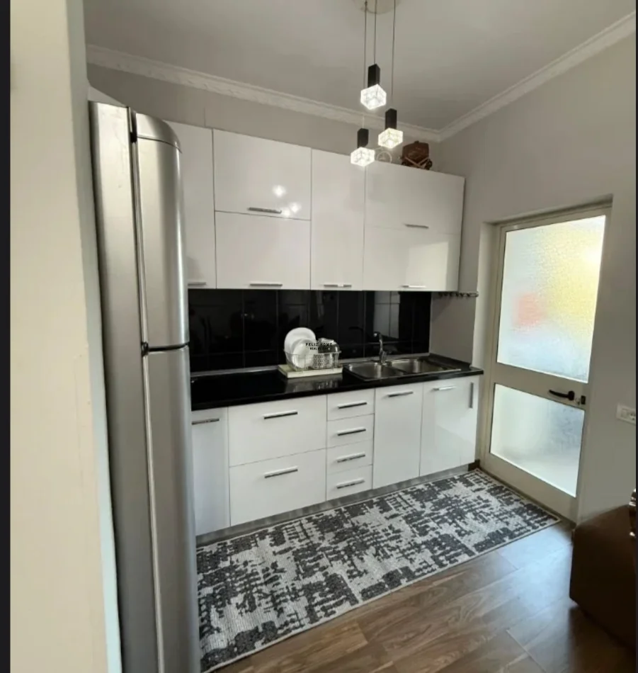Tirane, jepet me qera apartament 2+1 Kati 3, 115 m² 650 € (DON BOSKO)