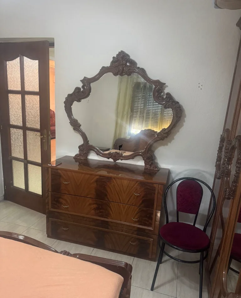 Tirane, jepet me qera apartament 1+1 Kati 4, 80 m² 400 € (RRUGA E DIBRES)