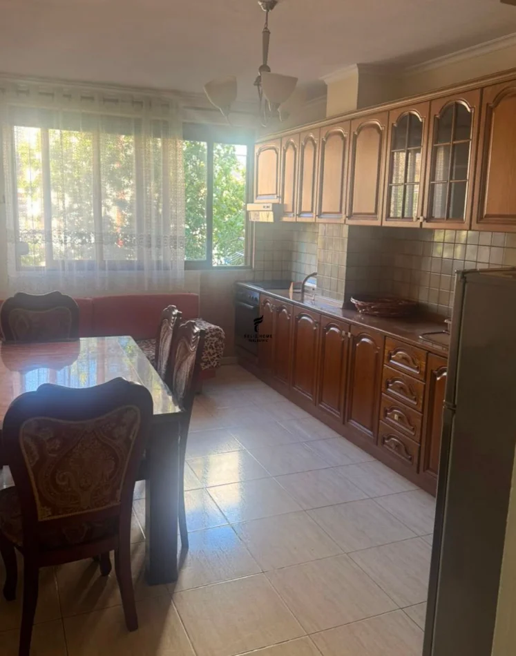 Tirane, jepet me qera apartament 1+1 Kati 4, 80 m² 400 € (KONGRESI I MANASTIRIT)