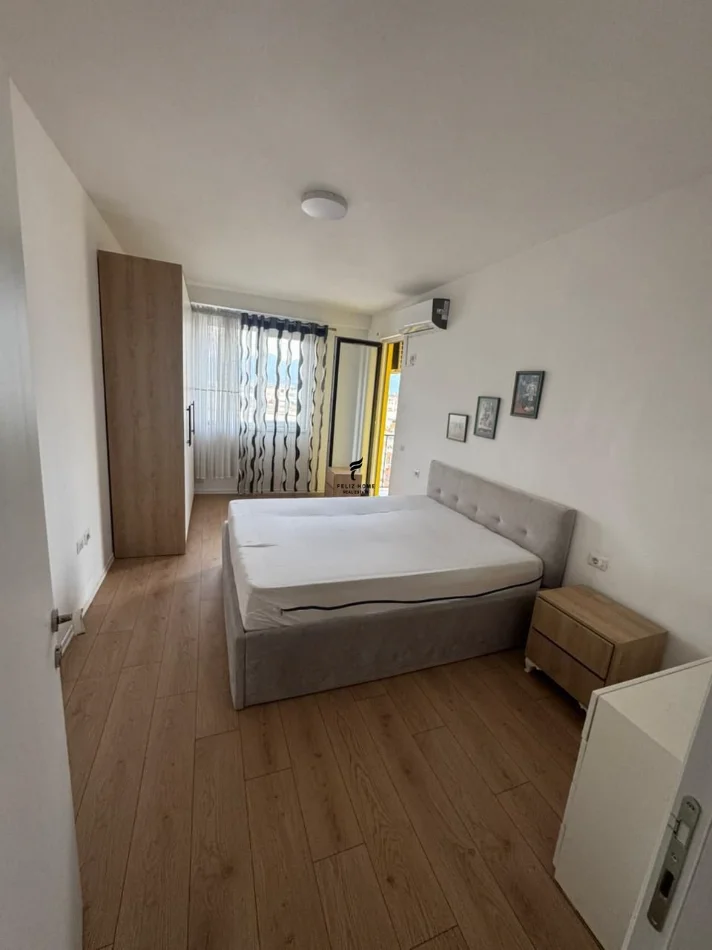 Tirane, jepet me qera apartament 2+1 Kati 9, 95 m² 500 € (YZBERISHT)