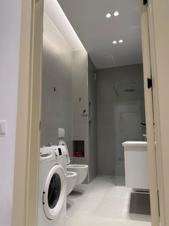 Tirane, jepet me qera apartament 1+1 Kati 3, 80 m² 500 € (SHKOZE)