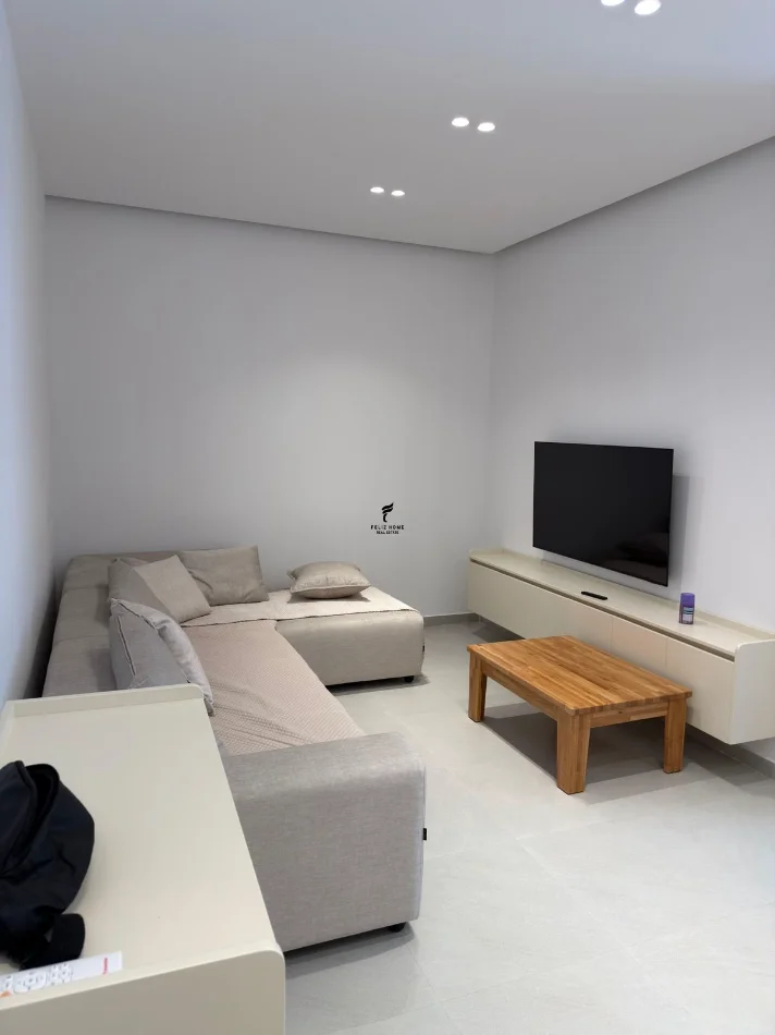Tirane, jepet me qera apartament 1+1 Kati 3, 80 m² 500 € (SHKOZE)