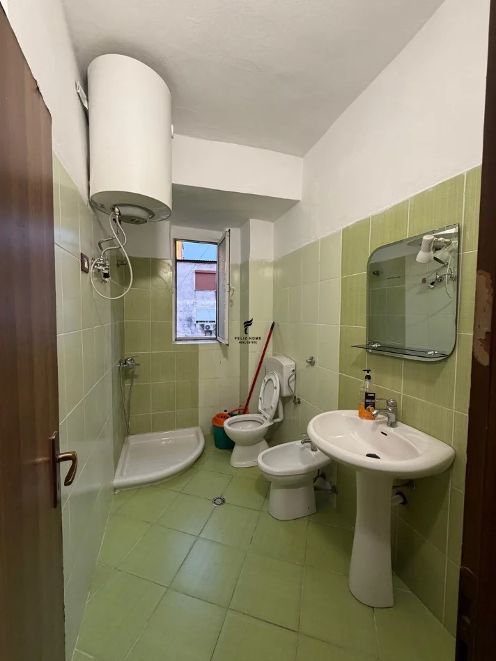 Tirane, jepet me qera apartament 1+1 Kati 4, 60 m² 470 € (STACIONI I TRENIT)
