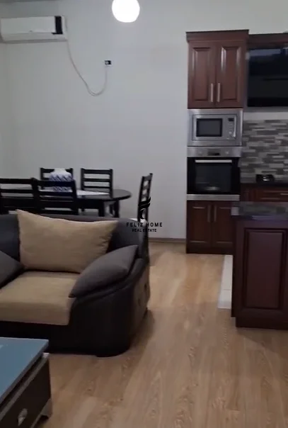 Tirane, jepet me qera apartament 2+1 Kati 3, 145 m² 500 € (CASA ITALIA)