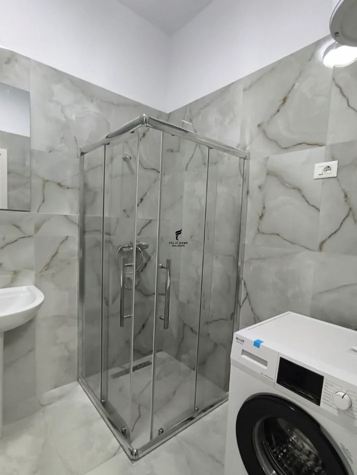 Tirane, jepet me qera apartament 1+1 Kati 6, 72 m² 600 € (LAPRAKE)