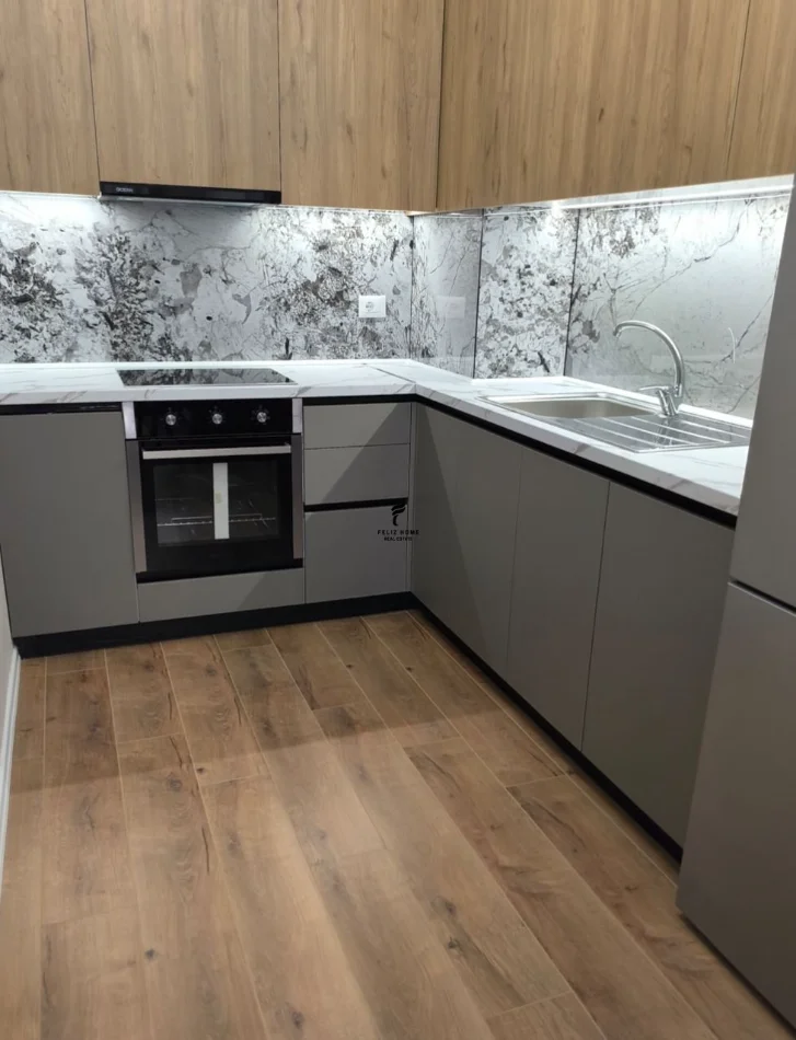 Tirane, jepet me qera apartament 1+1 Kati 6, 72 m² 600 € (LAPRAKE)