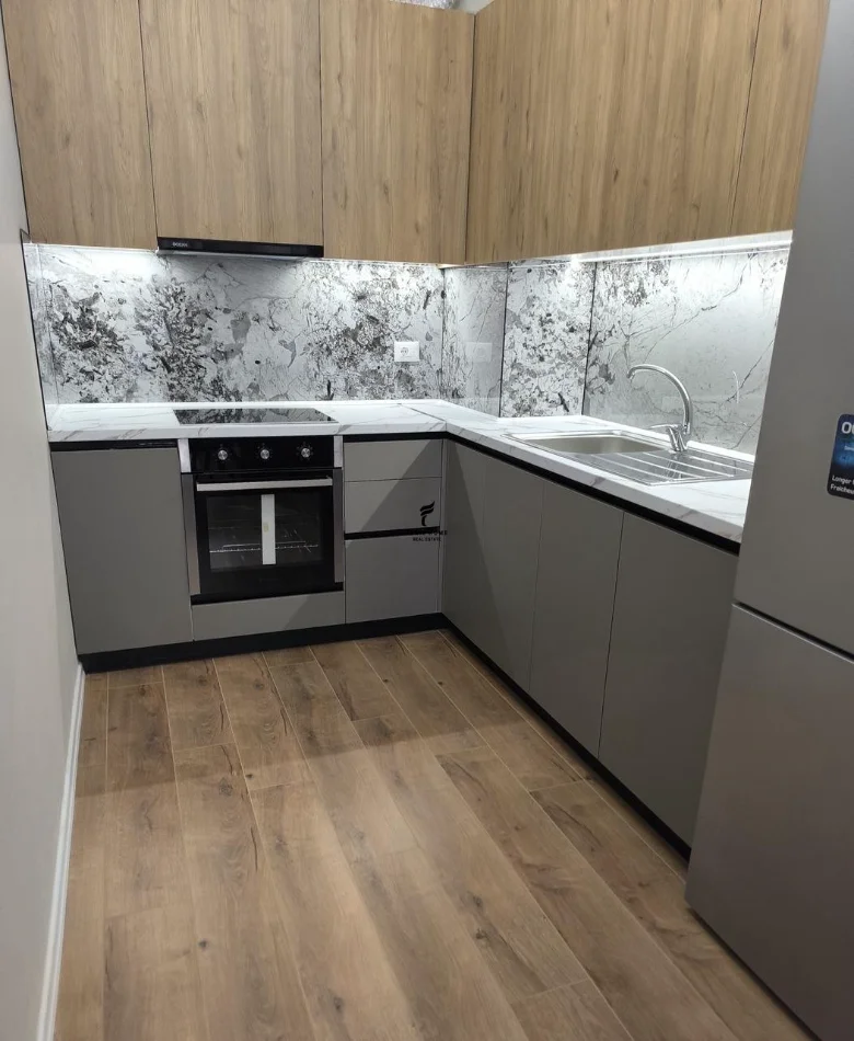 Tirane, jepet me qera apartament 1+1 Kati 6, 72 m² 600 € (LAPRAKA)