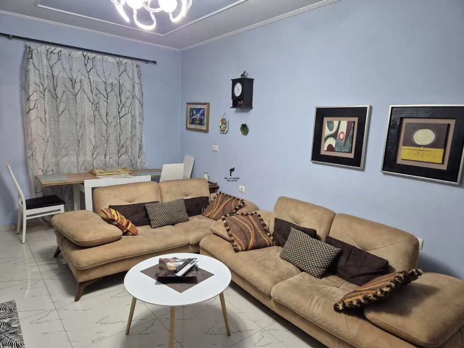 Tirane, jepet me qera apartament 2+1 Kati 6, 650 € (ALI DEMI)