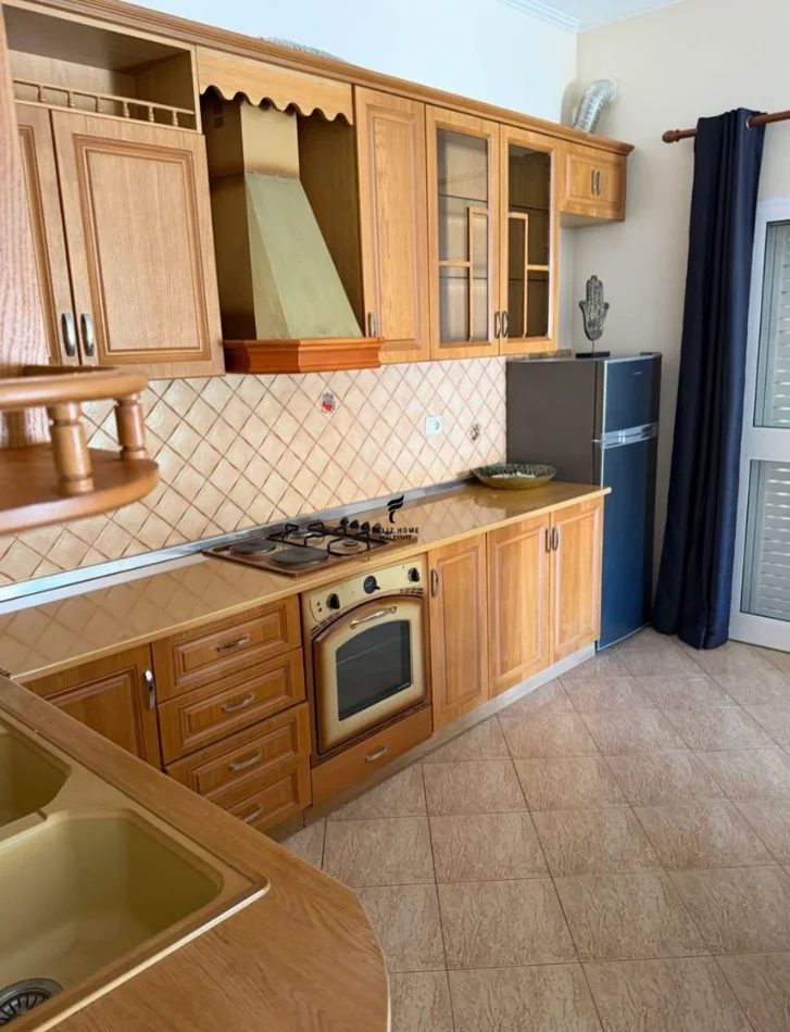Tirane, jepet me qera apartament 3+1 Kati 2, 90 m² 550 € (ALLIAS)