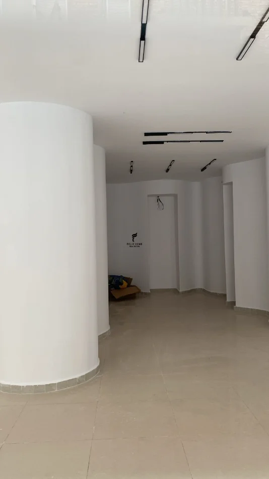 Tirane, jepet me qera dyqan Kati 0, 125 m² 2.500 € (MYSLYM SHYRI)