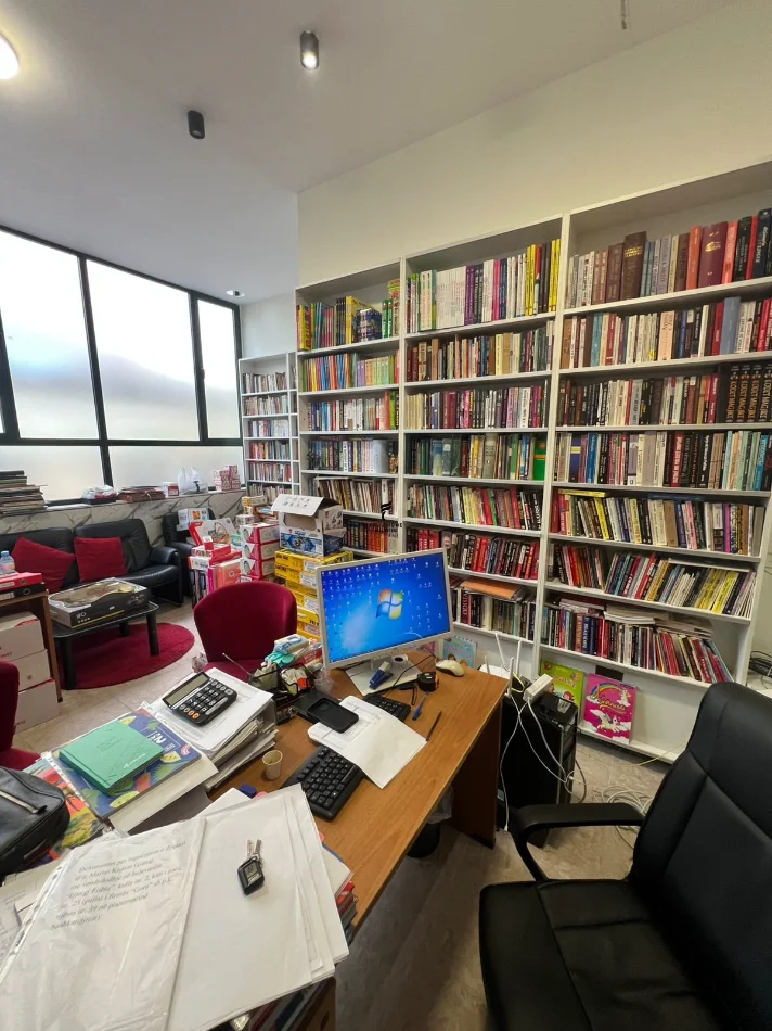 Tirane, jepet me qera dyqan Kati 0, 40 m² 600 € (MYSLYM SHYRI)