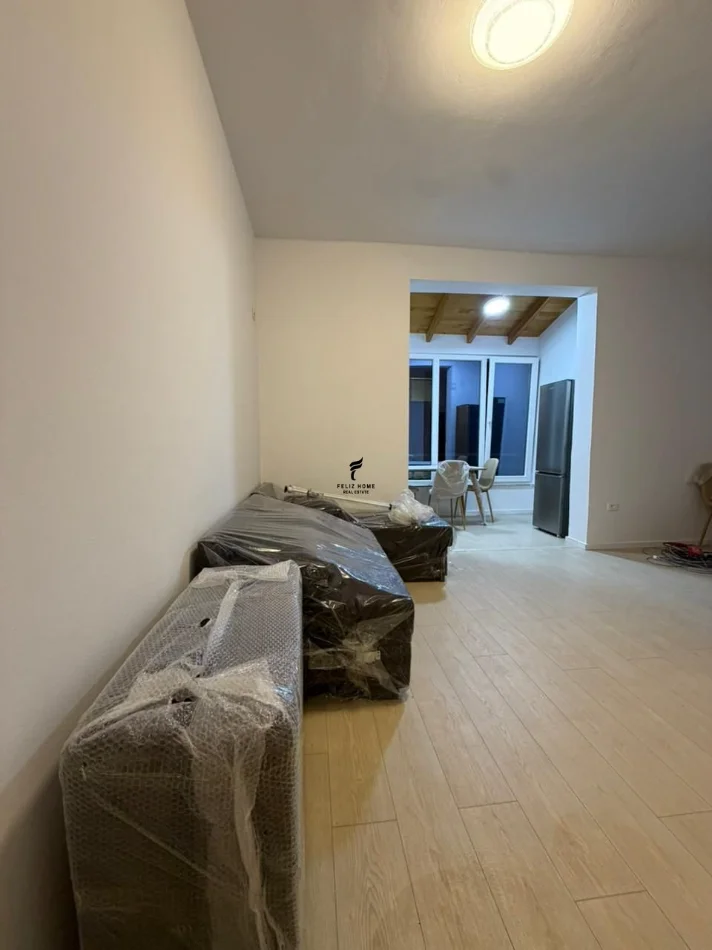 Tirane, jepet me qera apartament 1+1 Kati 1, 65 m² 600 € (KODRA E DIELLIT)