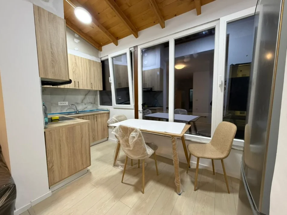 Tirane, jepet me qera apartament 1+1 Kati 1, 65 m² 600 € (KODRA E DIELLIT)
