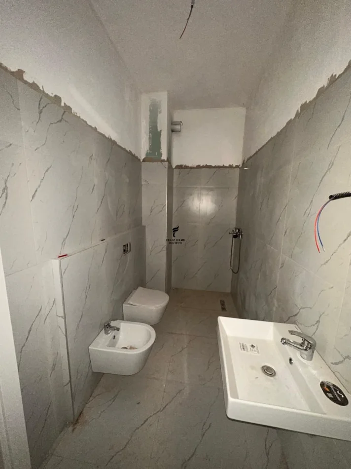 Tirane, shitet apartament 2+1 Kati 2, 127 m² 205.000 € (SAUK)