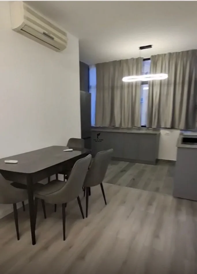 Tirane, jepet me qera apartament 1+1 Kati 2, 90 m² 600 € (BULEVARDI ZOGU I PARE)