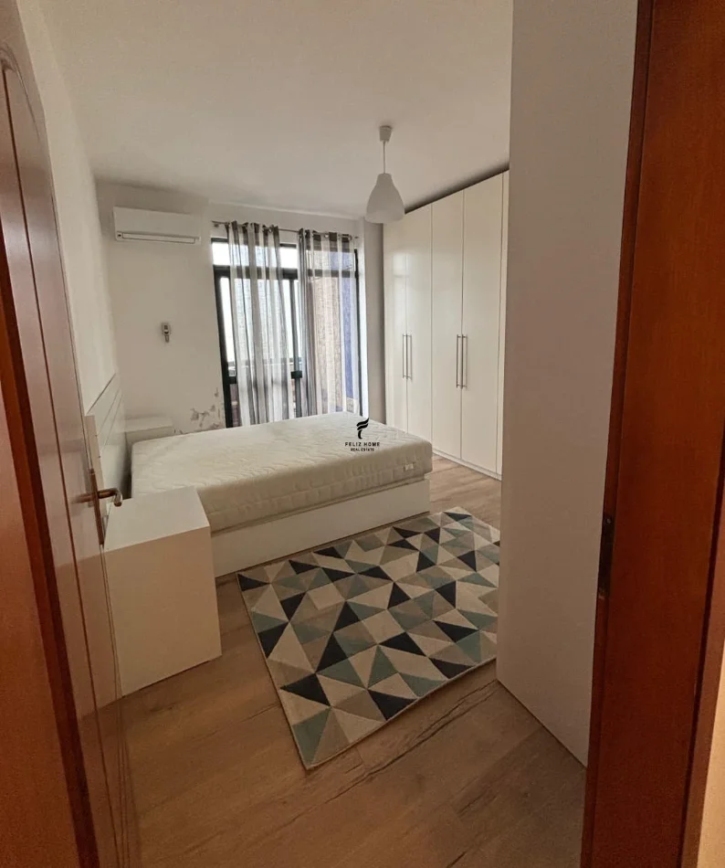 Tirane, jepet me qera apartament 3+1 Kati 3, 150 m² 1.100 € (21 DHJETORI)