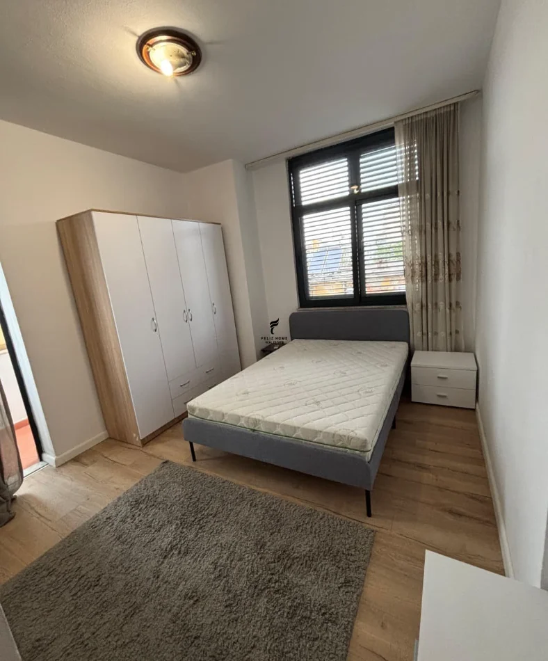 Tirane, jepet me qera apartament 3+1 Kati 3, 150 m² 1.100 € (21 DHJETORI)