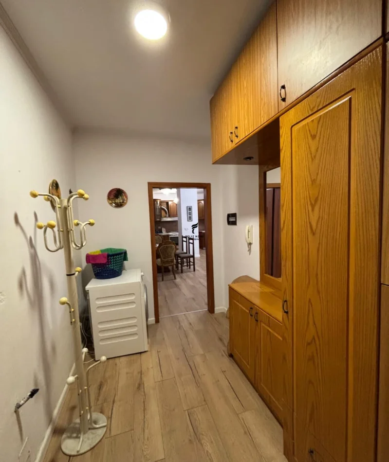 Tirane, jepet me qera apartament 3+1 Kati 3, 150 m² 1.100 € (21 DHJETORI)