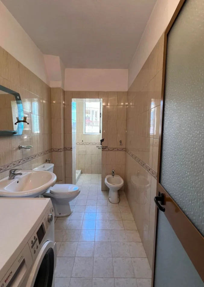Tirane, jepet me qera apartament 2+1 Kati 4, 85 m² 500 € (PAZARI I RI)