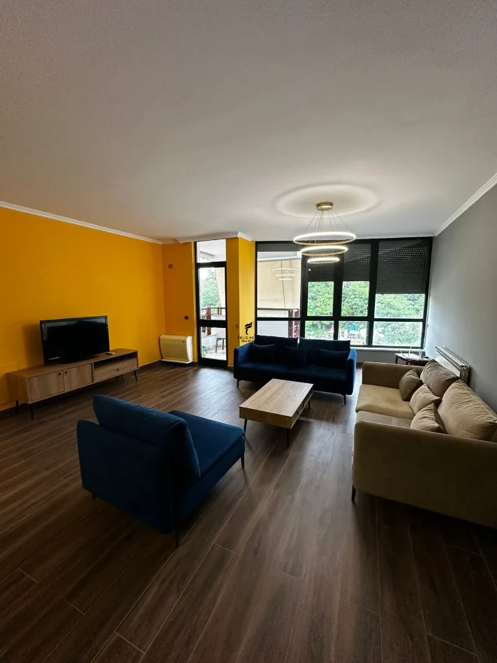 Tirane, jepet me qera apartament 2+1 Kati 4, 130 m² 1.600 € (LIQENI ARTIFICIAL)