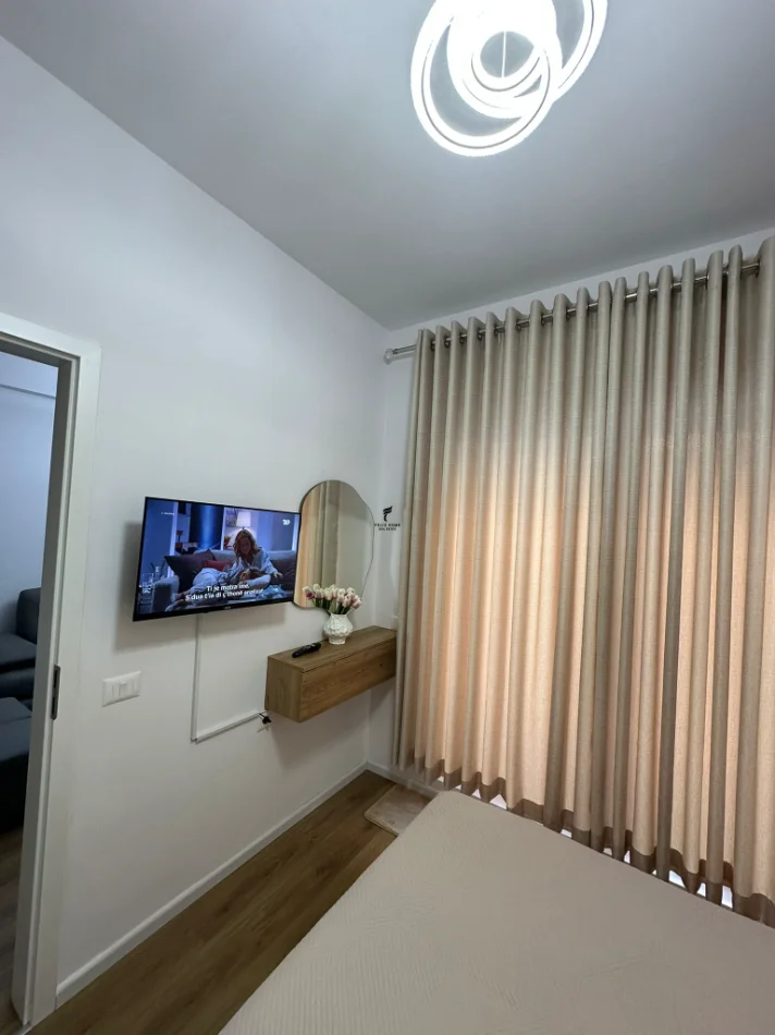 Tirane, jepet me qera apartament 1+1 Kati 6, 65 m² 450 € (ALI DEMI)