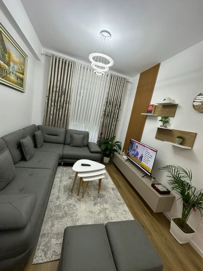 Tirane, jepet me qera apartament 1+1 Kati 6, 65 m² 450 € (ALI DEMI)