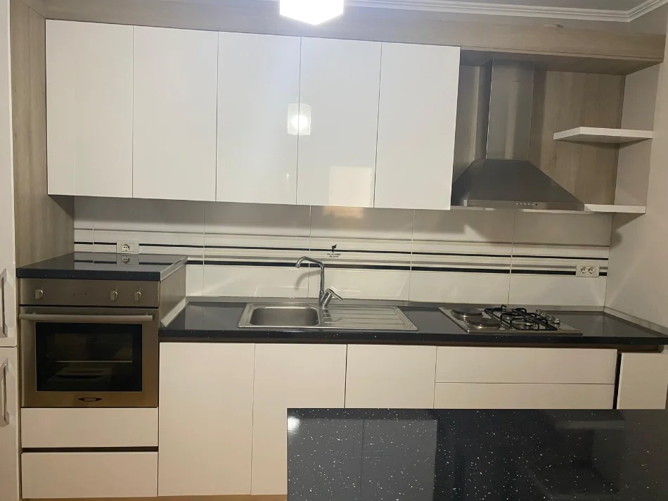 Tirane, jepet me qera apartament 2+1 Kati 8, 90 m² 650 € (PALLATI ME SHIGJETA)