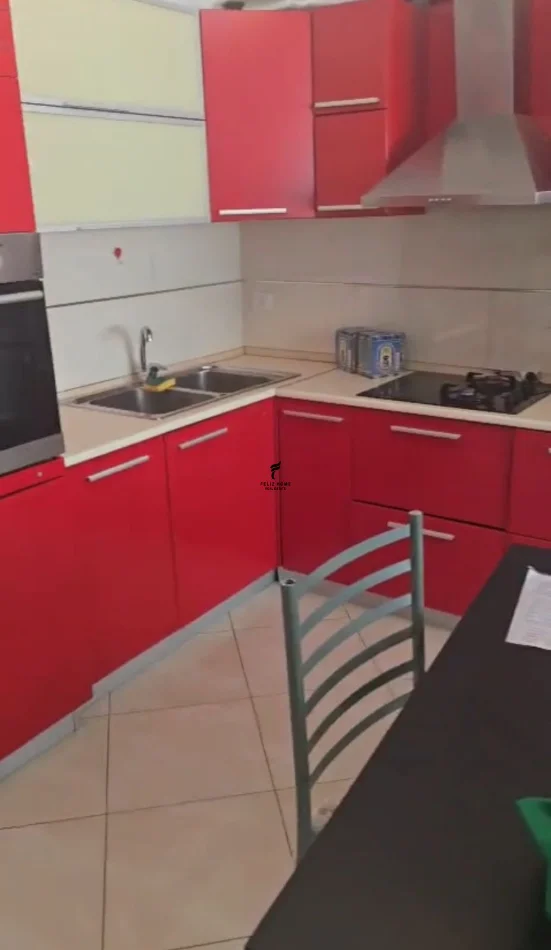 Tirane, jepet me qera apartament 2+1 Kati 8, 90 m² 500 € (YZBERISHT)