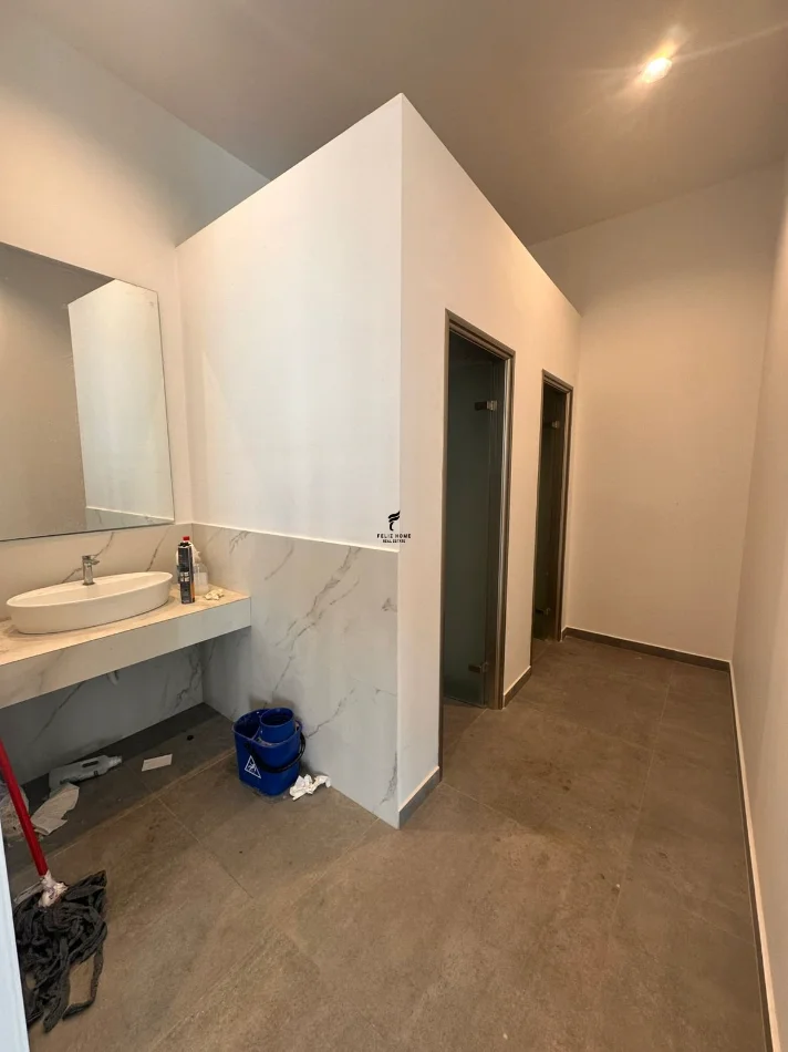 Tirane, jepet me qera magazine Kati 1, 260 m² 2.000 € (VORE)