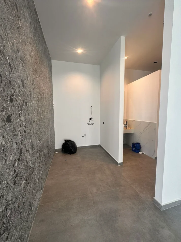 Tirane, jepet me qera magazine Kati 1, 260 m² 2.000 € (VORE)