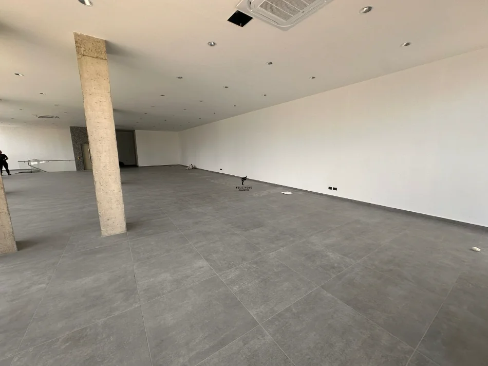 Tirane, jepet me qera magazine Kati 1, 260 m² 2.000 € (VORE)