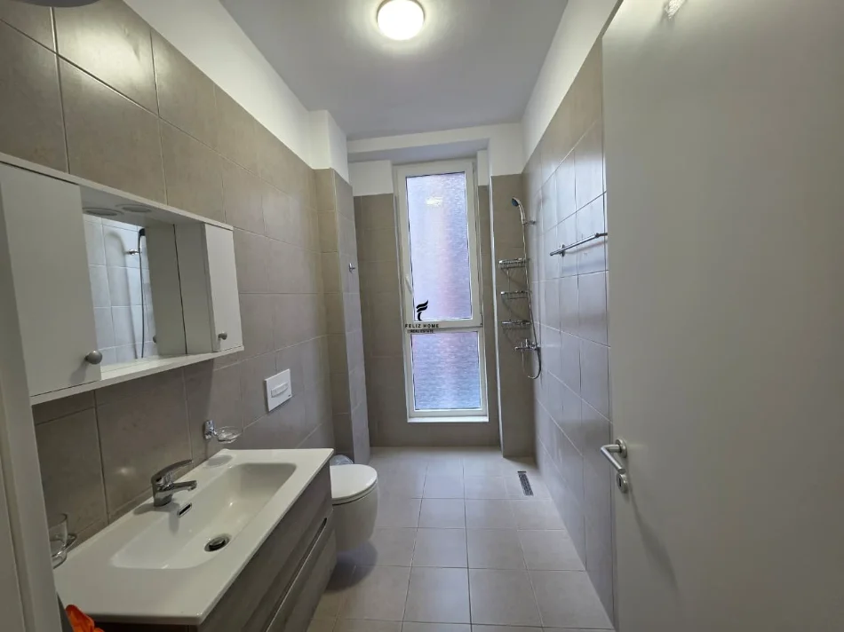 Tirane, jepet me qera apartament 2+1 Kati 1, 122 m² 950 € (STACIONI TRENIT)