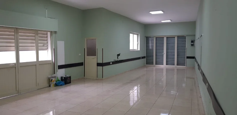 Tirane, jepet me qera dyqan Kati 0, 100 m² 1.000 € (RRUGA BARDHYL)