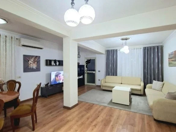 Tirane, jepet me qera Vile 2+1+Ballkon Kati 1, 105 m² 700 € (SHKOLLA E BASHKUAR)
