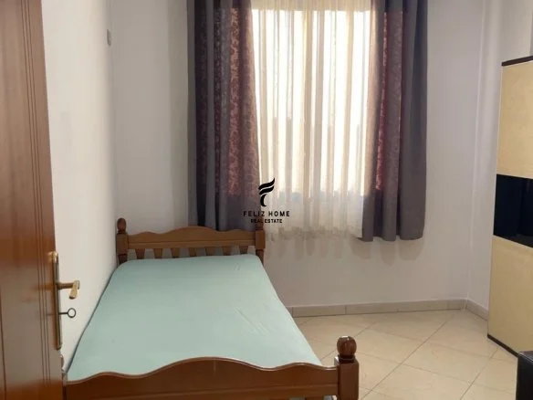 Tirane, jepet me qera apartament 2+1+Ballkon Kati 2, 100 m² 400 € (SELITE)